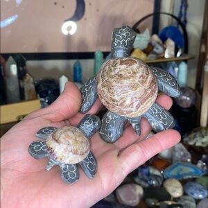 Pair Of Jasper Shell Sea Turtle Carvings